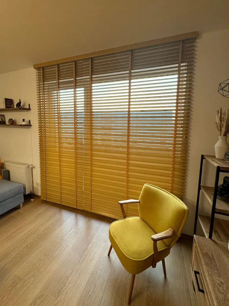 żaluzje drewniane 50mm montaż do sufitu gdańsk